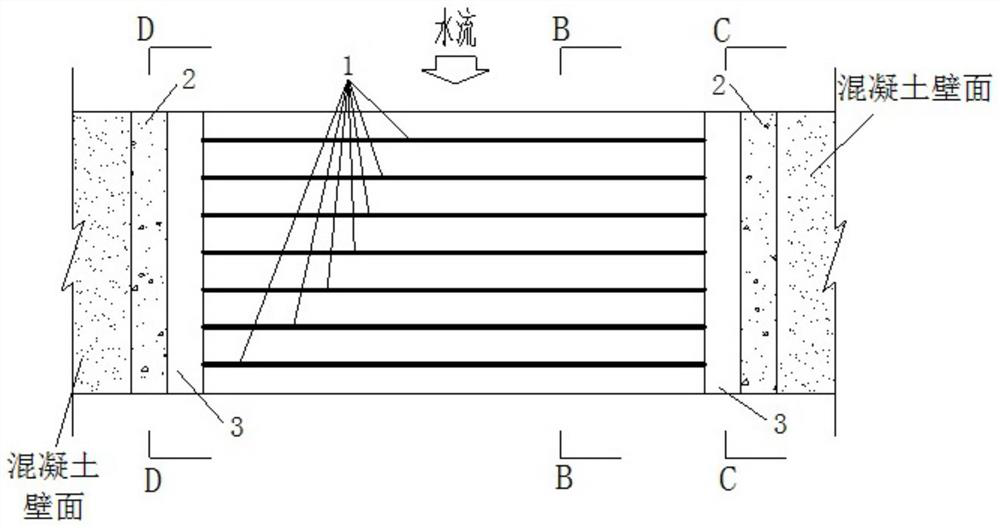 An automatic rotating anti-clogging bottom grid fence