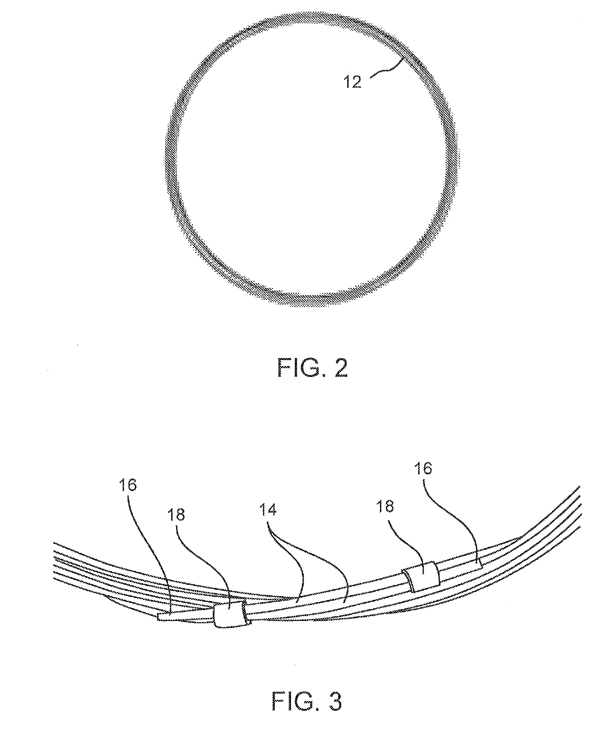 Protective net comprising highly resilient loops