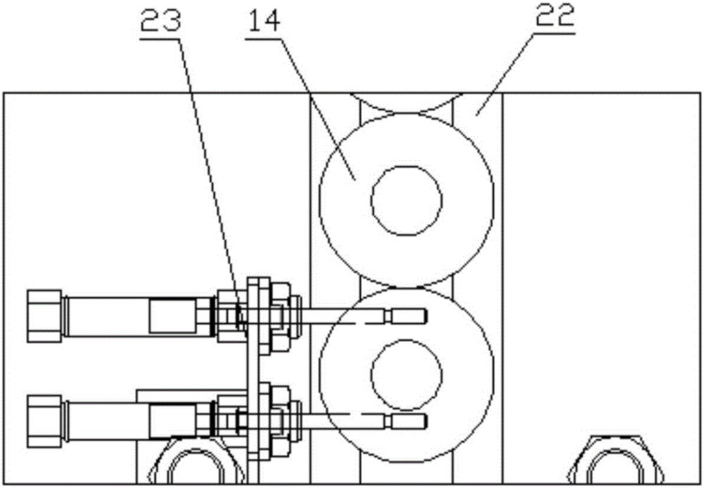 Automatic lap changing device of automatic medical adhesive tape winding machine