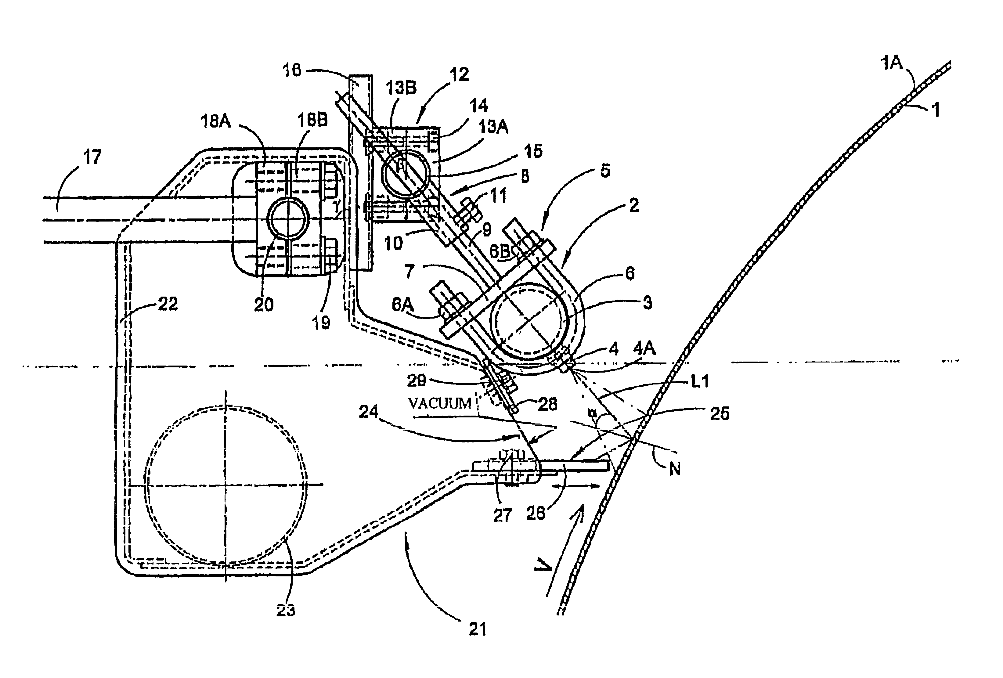 Method and a device for removing water from the surface of a roller jacket