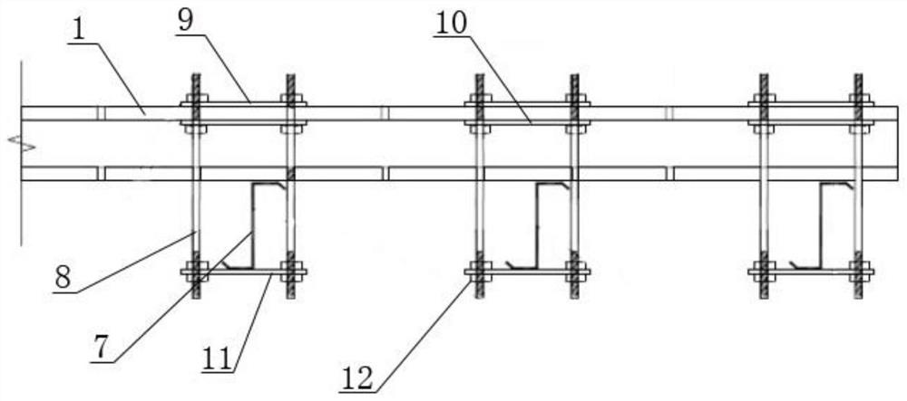 Overall rapid hoisting device for steel structure roof purlins and method