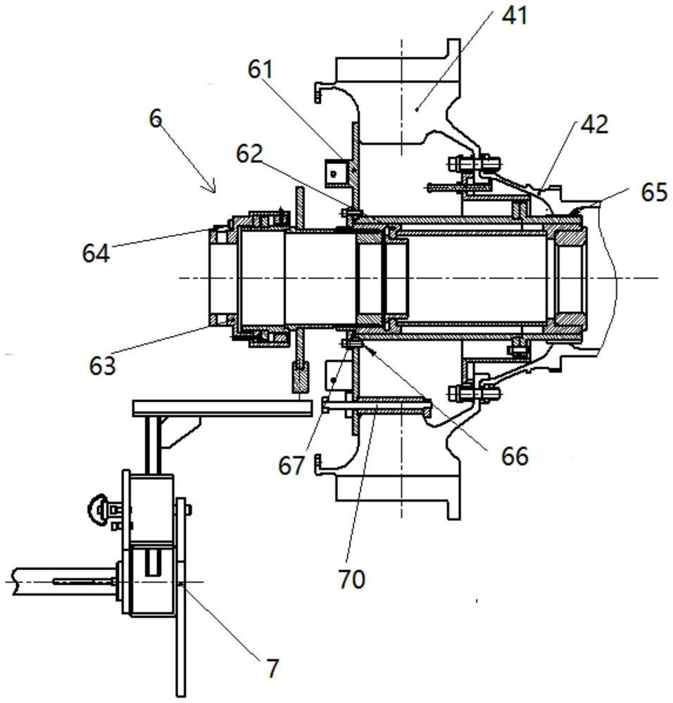 A traction device for a low-pressure turbine of an engine