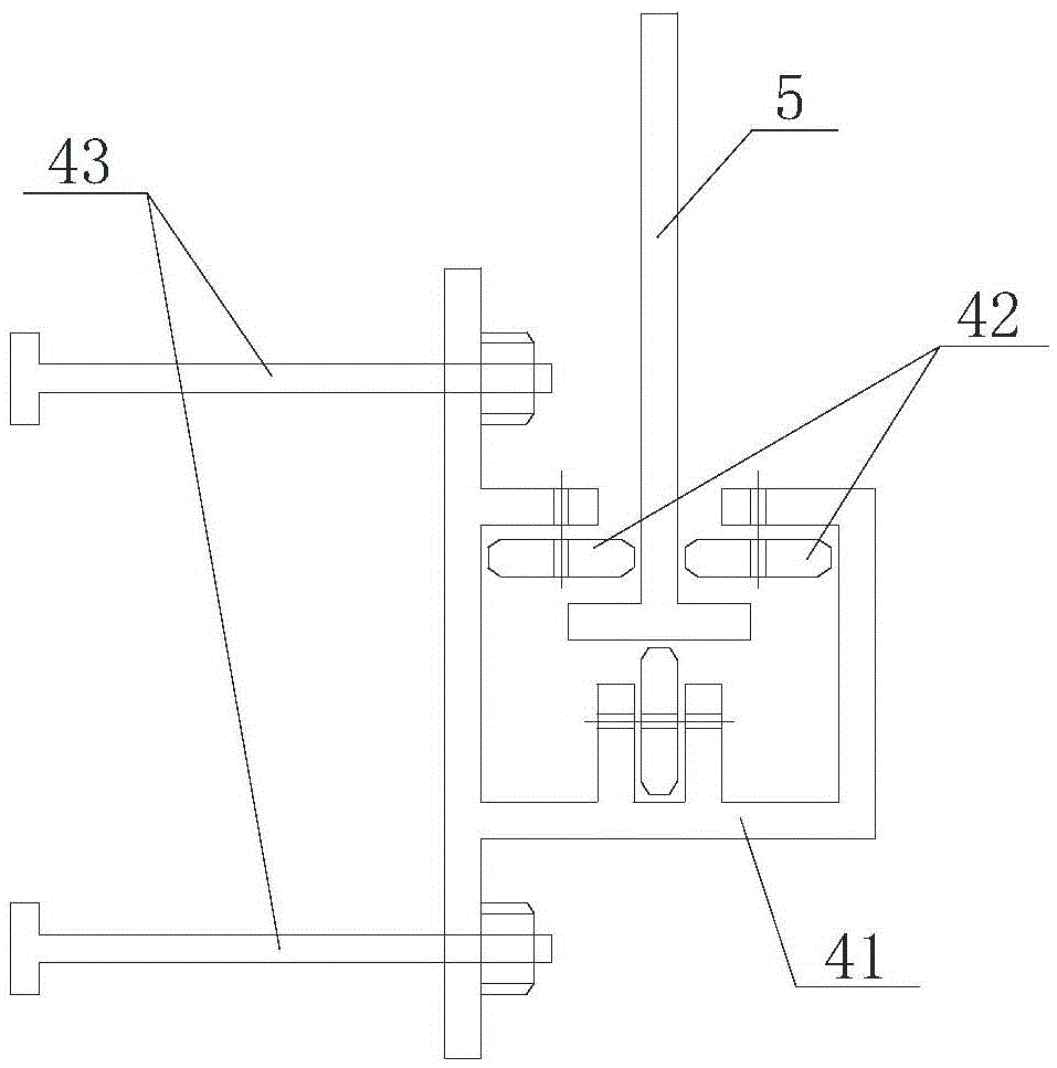 Automatic regulating and controlling device for disturbing water from main canal to branch canals