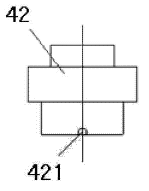 Exhaust type oil outlet device with built-in oil tanks