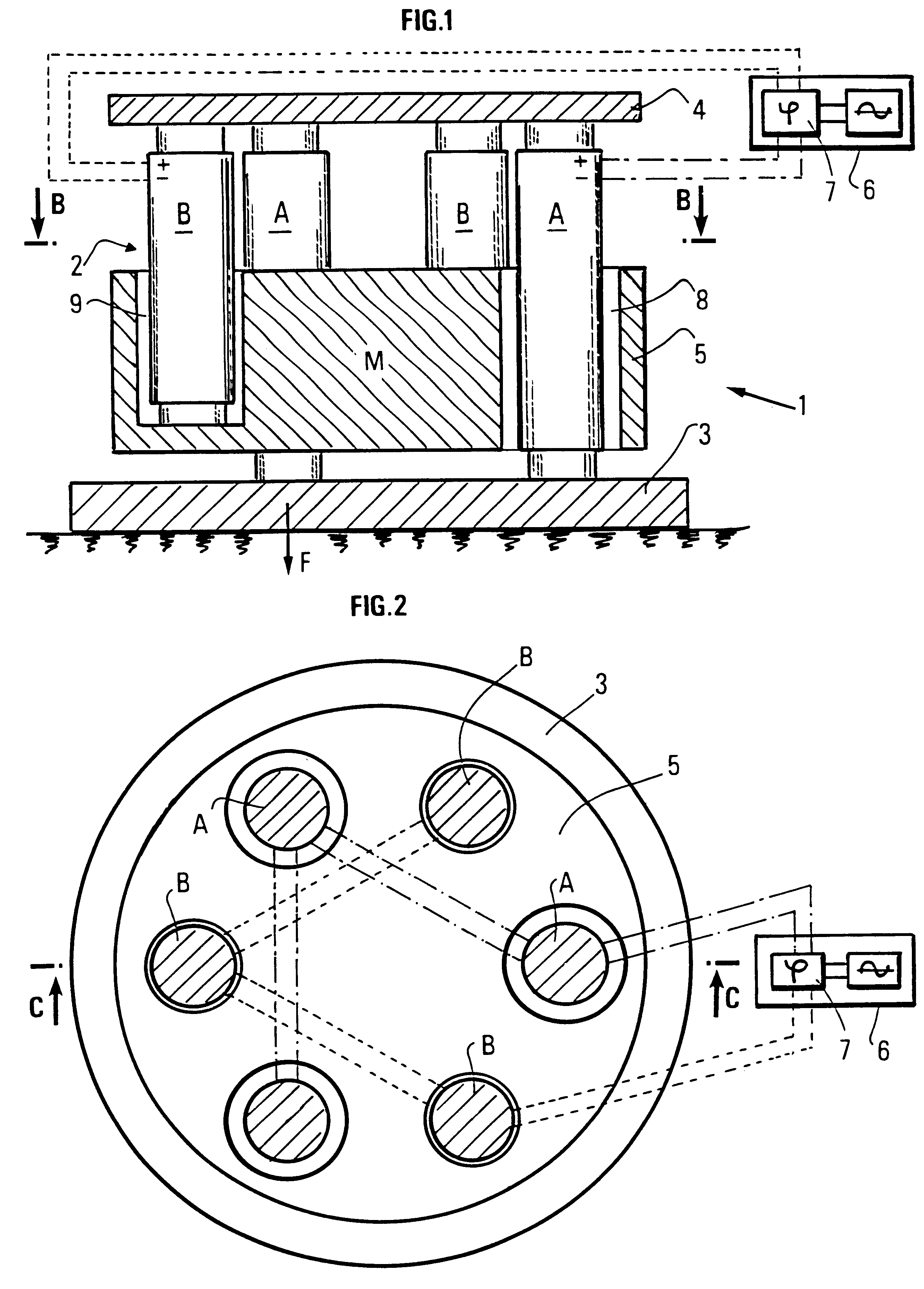 Compact vibrator and seismic monitoring or prospecting method using such a vibrator