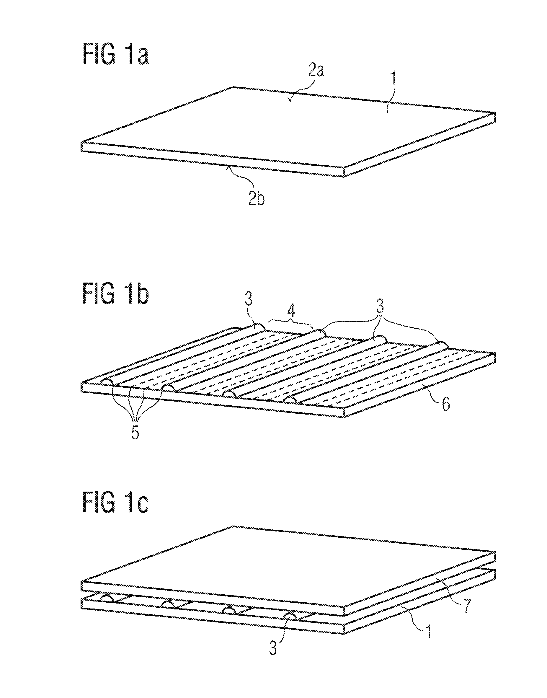 Honeycomb structure made of a non-woven made of recycled carbon fibers