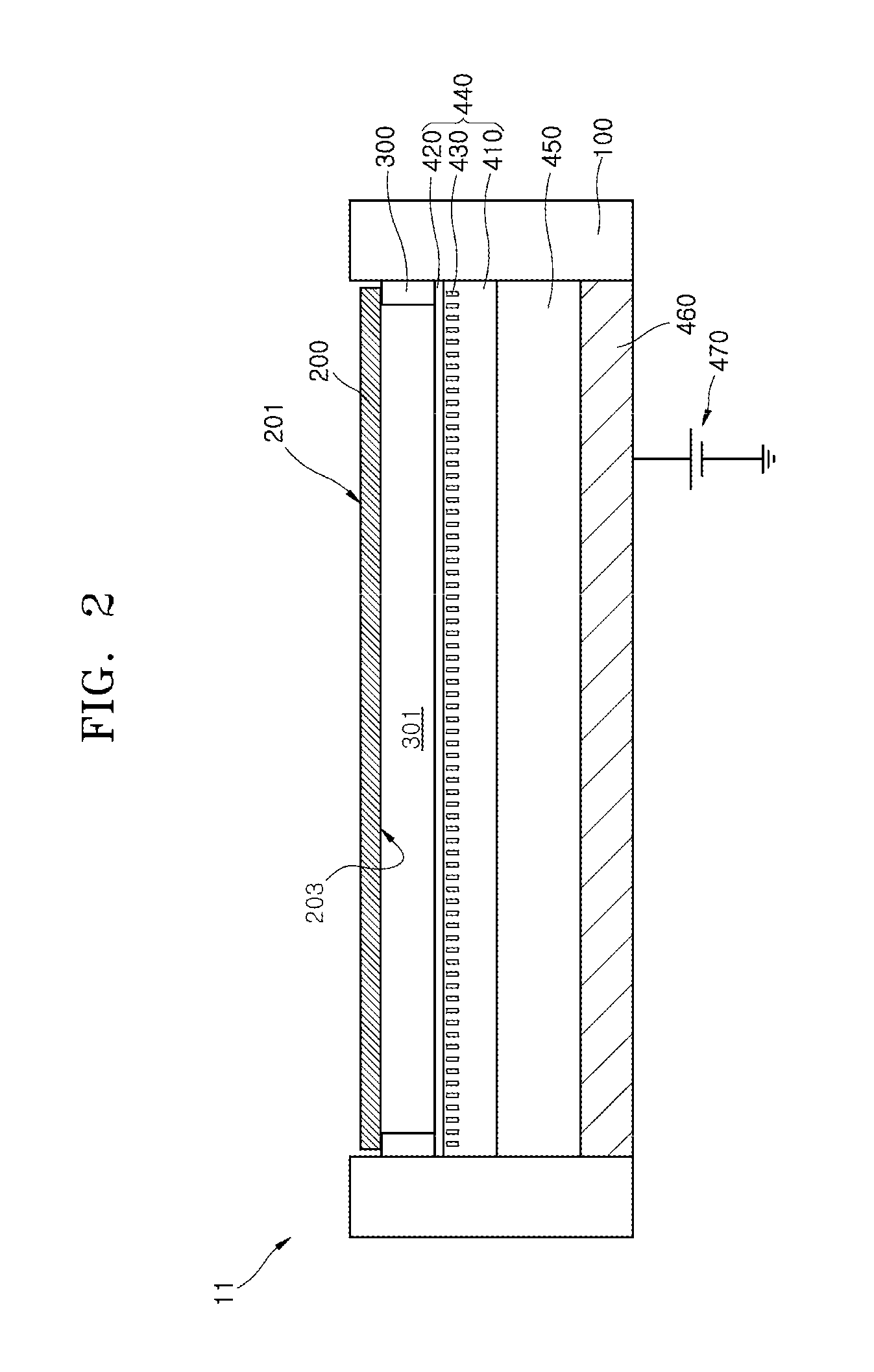 Apparatus and method for removing particles present on a wafer using photoelectrons and an electric field