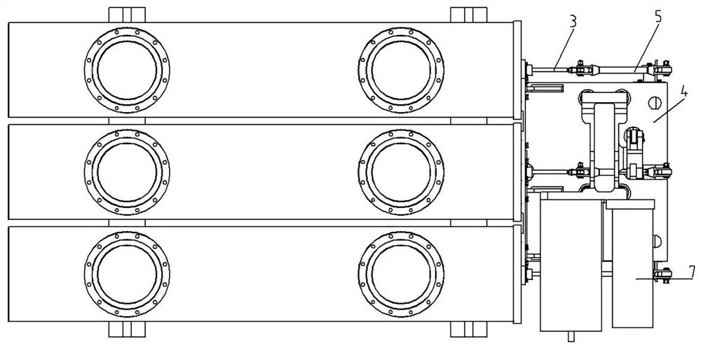 A circuit breaker and its mechanical linkage mechanism