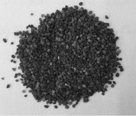 A metal oxide iron-copper composite modified quartz sand filter material and its preparation method and application