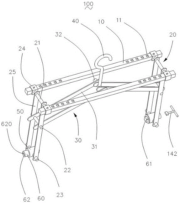 Sand core hoisting device