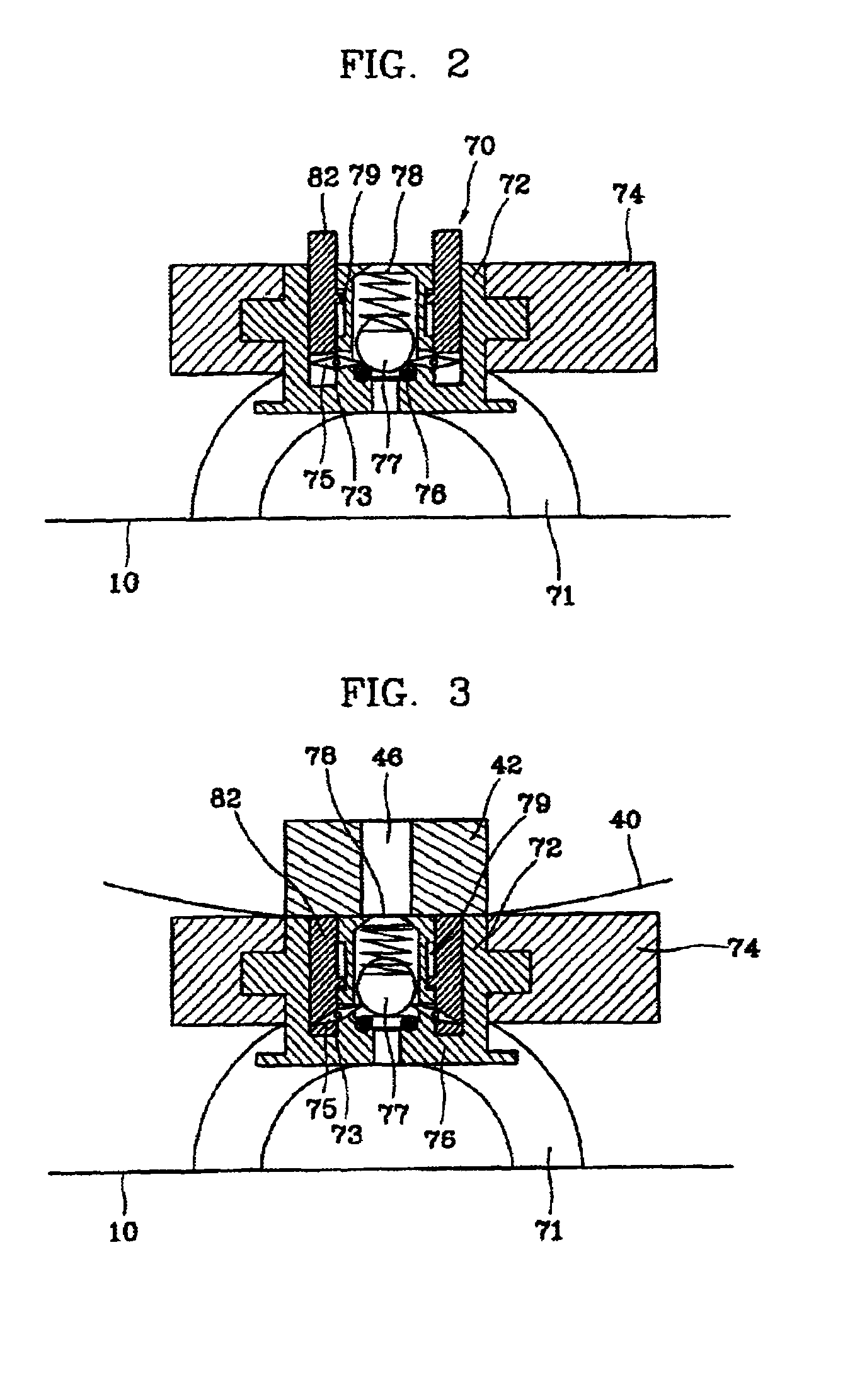 Surface-traveling mobile apparatus and cleaning apparatus using the same