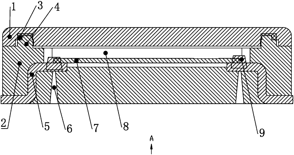 Plastic packaged quartz crystal resonator and preparation method thereof