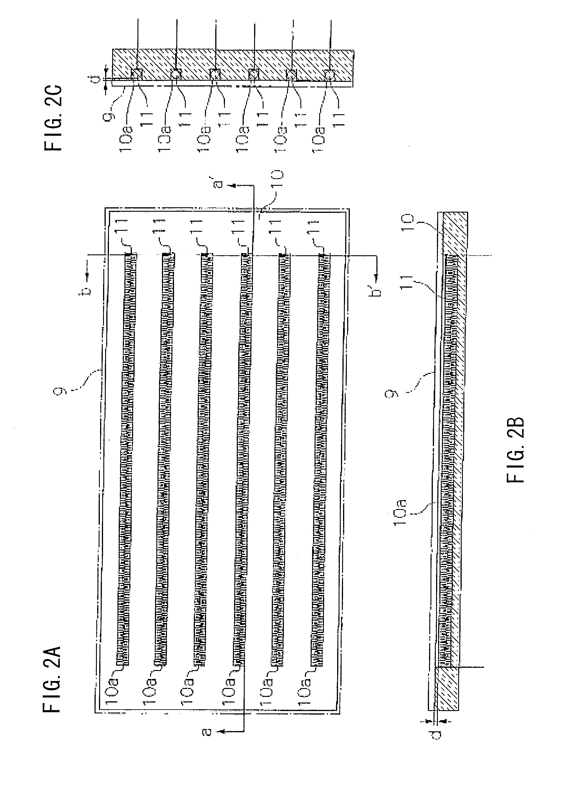 Solder bath and method of heating solder contained in the solder bath