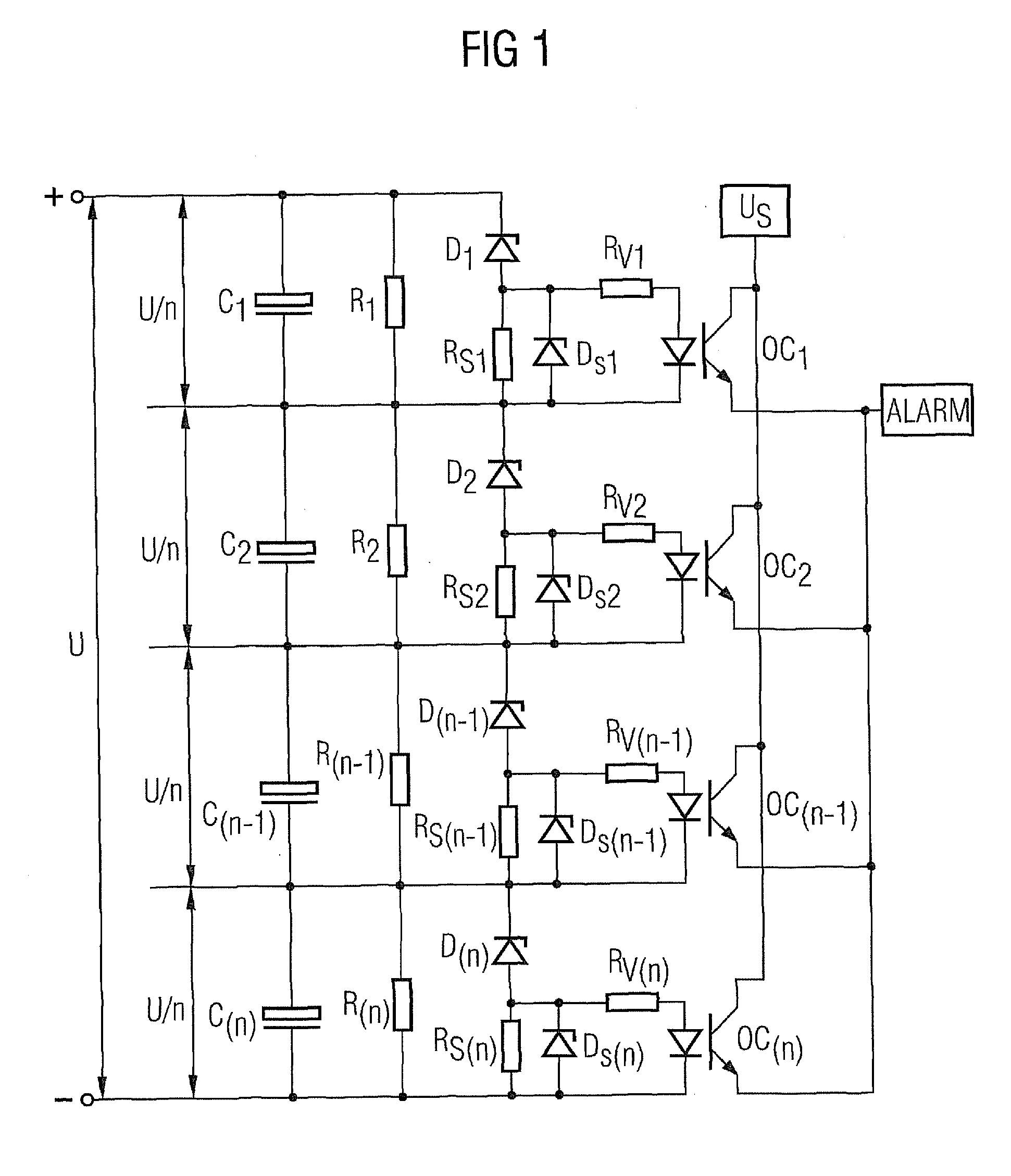 Circuit arrangement comprising at least two capacitors connected in series