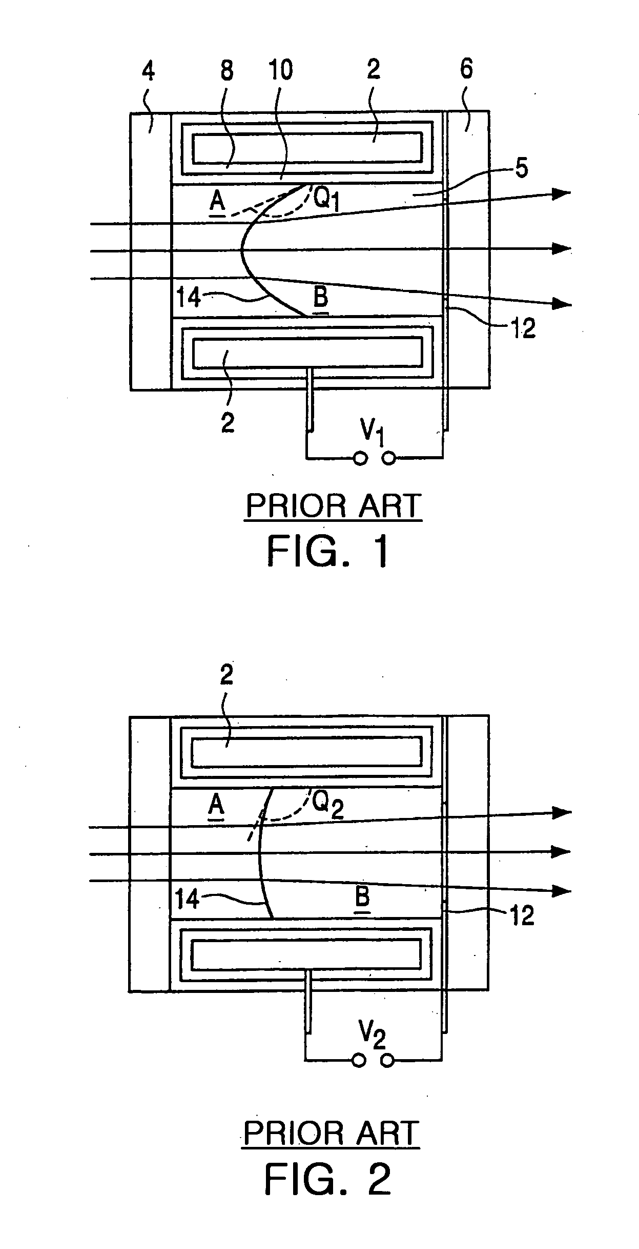 Variable focus lens having a plurality of protrusions at one end of fluid chamber