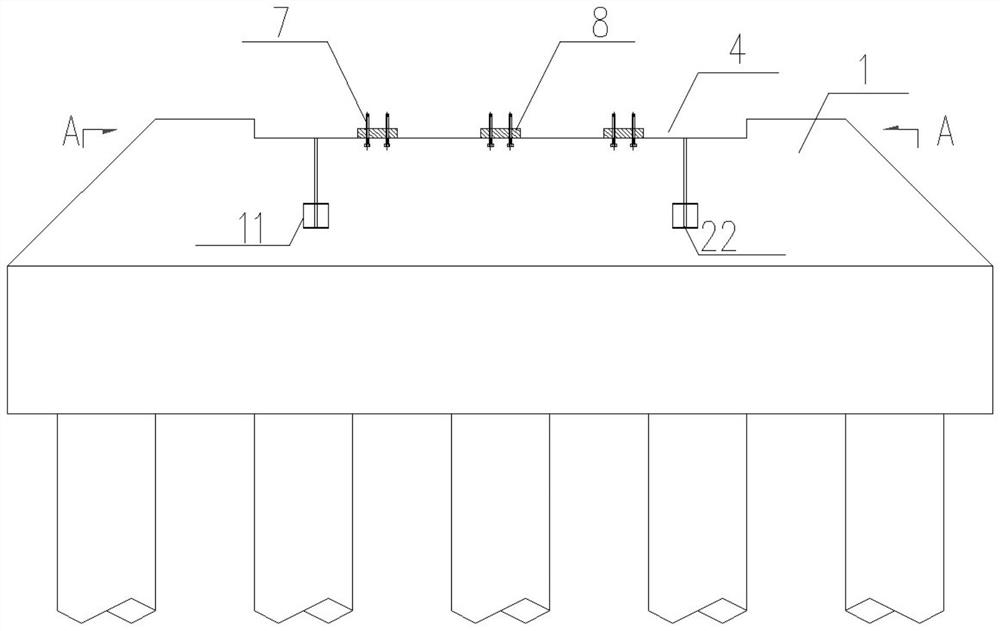 Joint connecting structure for connecting steel tower and concrete tower base and construction method thereof