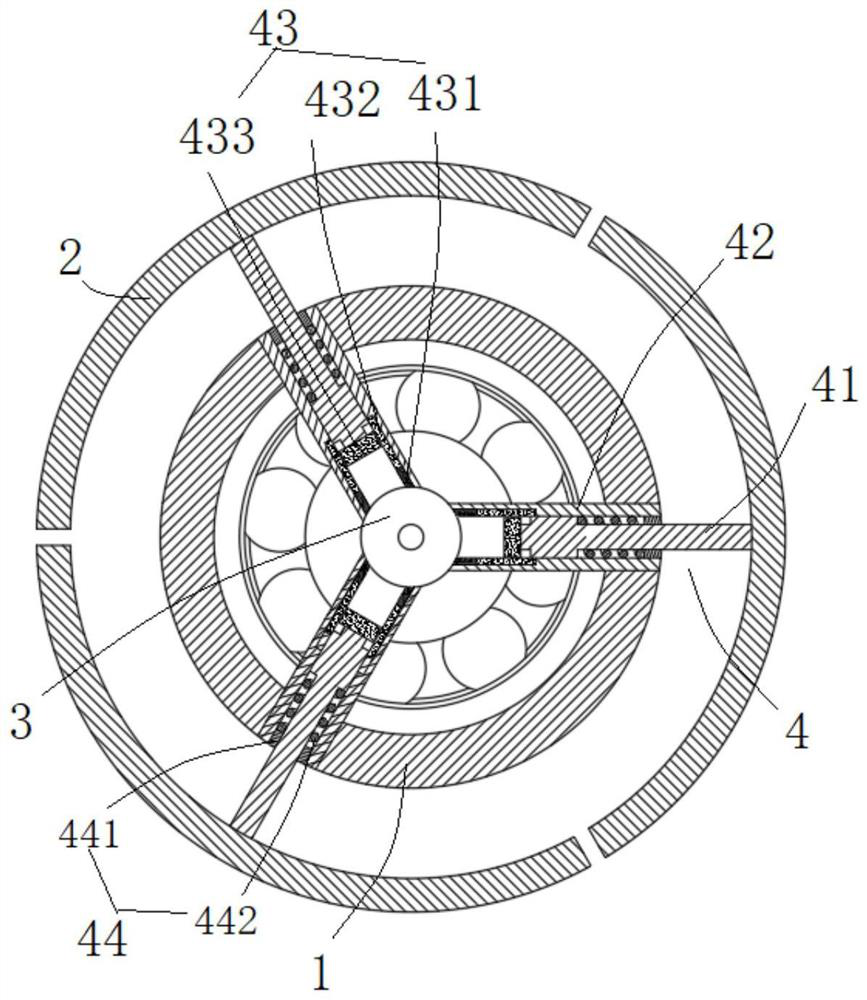 Deformable roller passing structure capable of automatically adjusting tension of pole piece