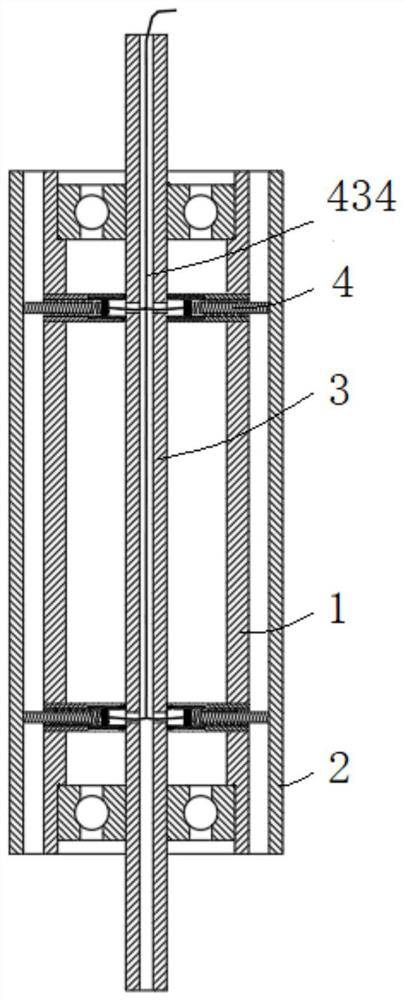 Deformable roller passing structure capable of automatically adjusting tension of pole piece