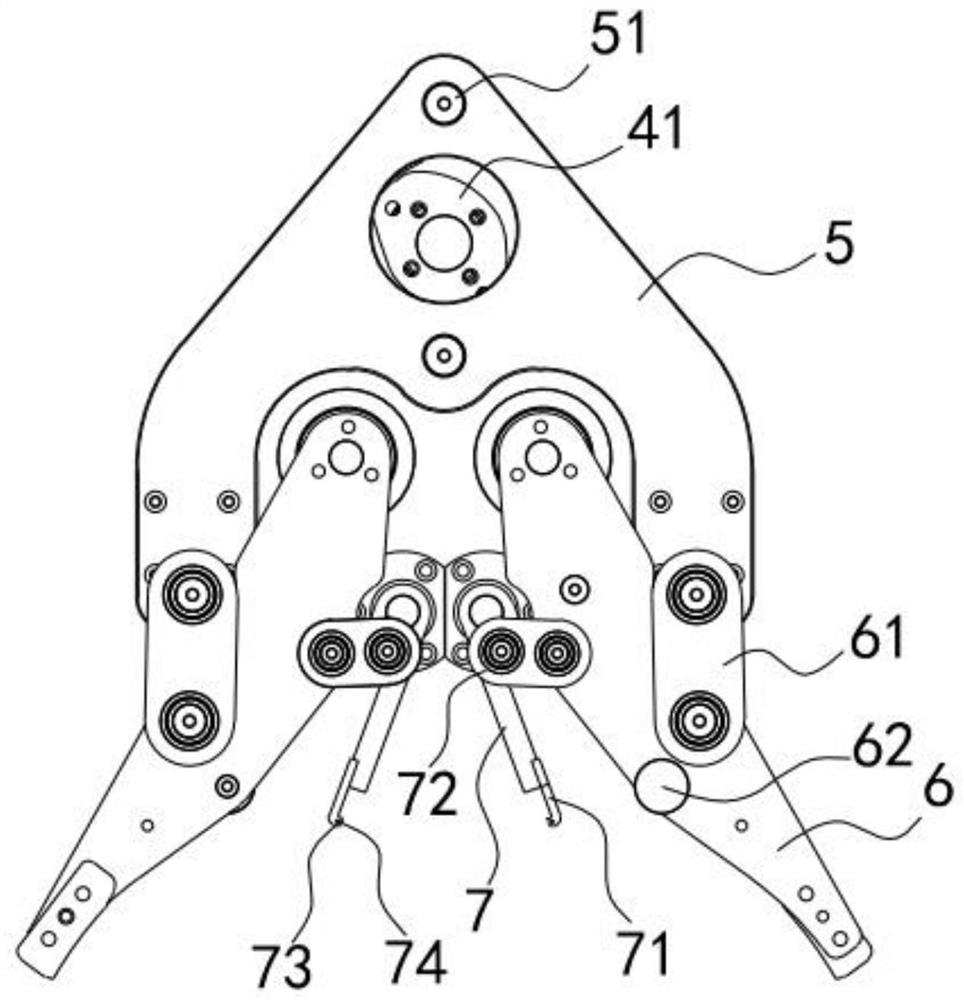 Double-insert feeding control structure of mosaic wheel