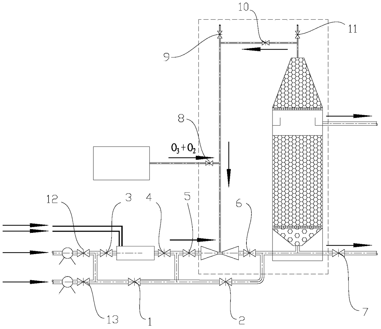 A circulation treatment system for low-concentration cyanide-containing wastewater