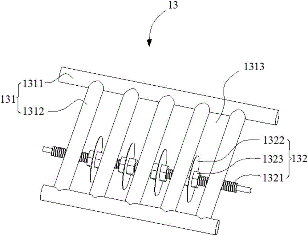 Automatic unpacking and discharging device