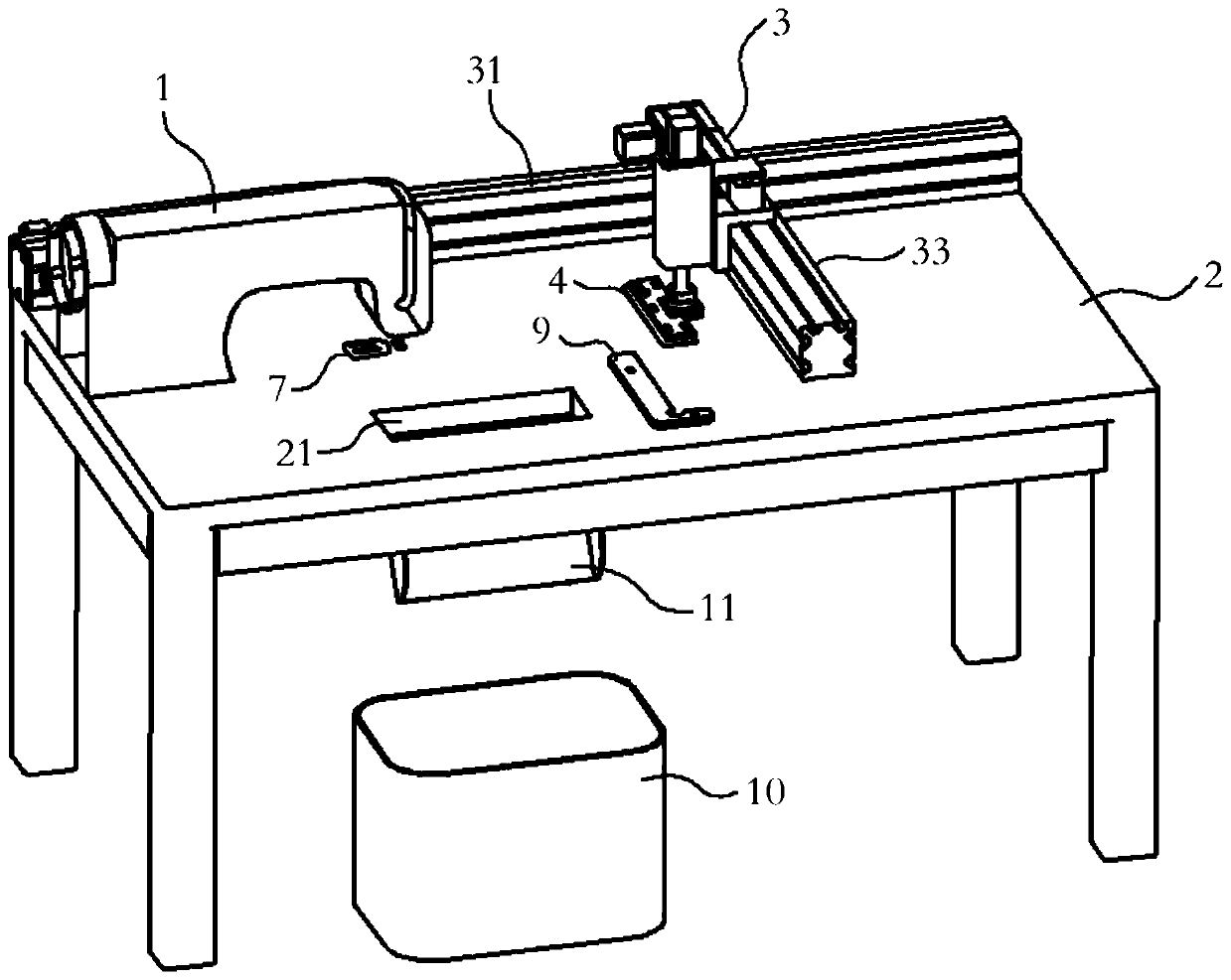 An automatic sewing device for topstitching