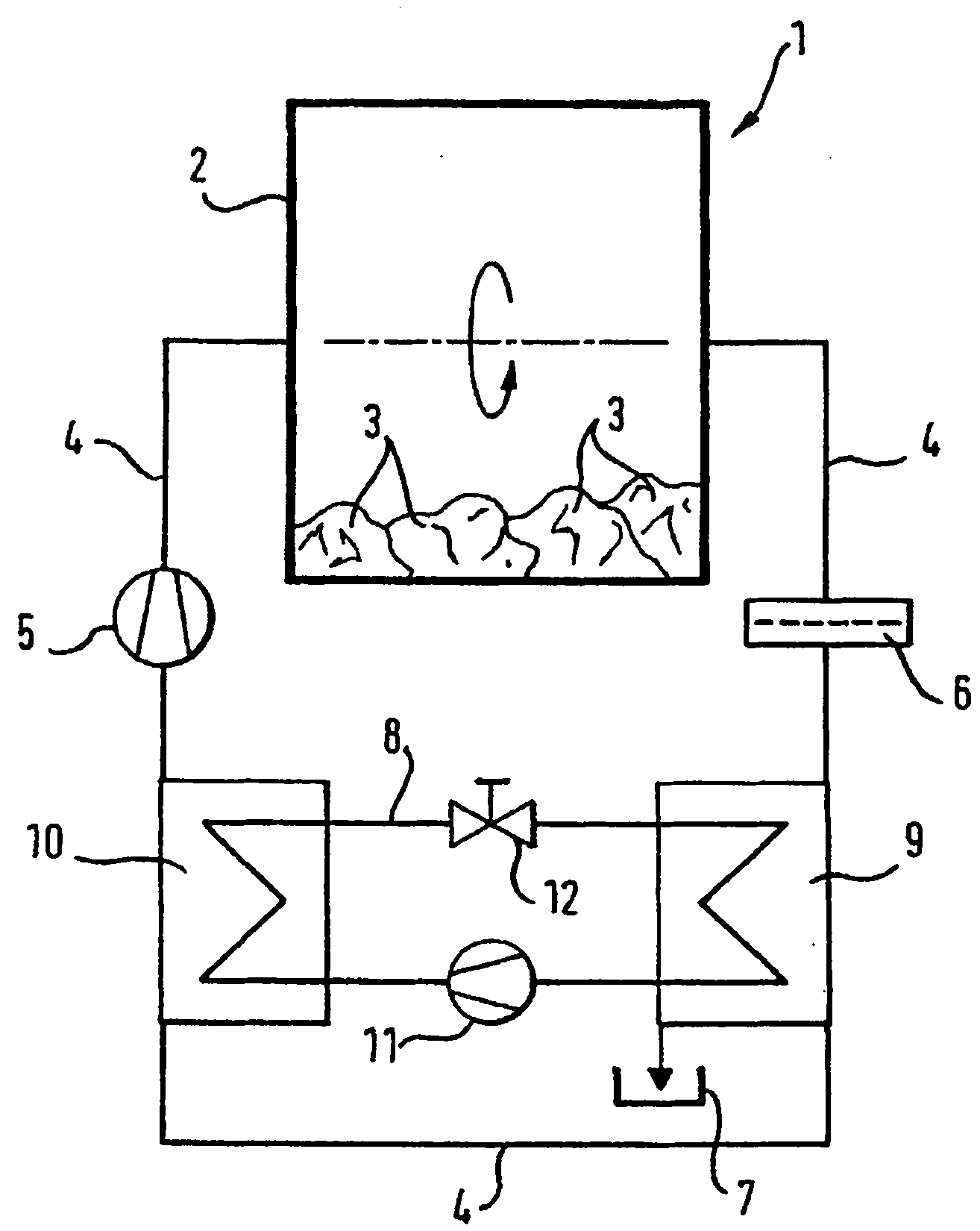 Household appliance containing a heat transfer fluid