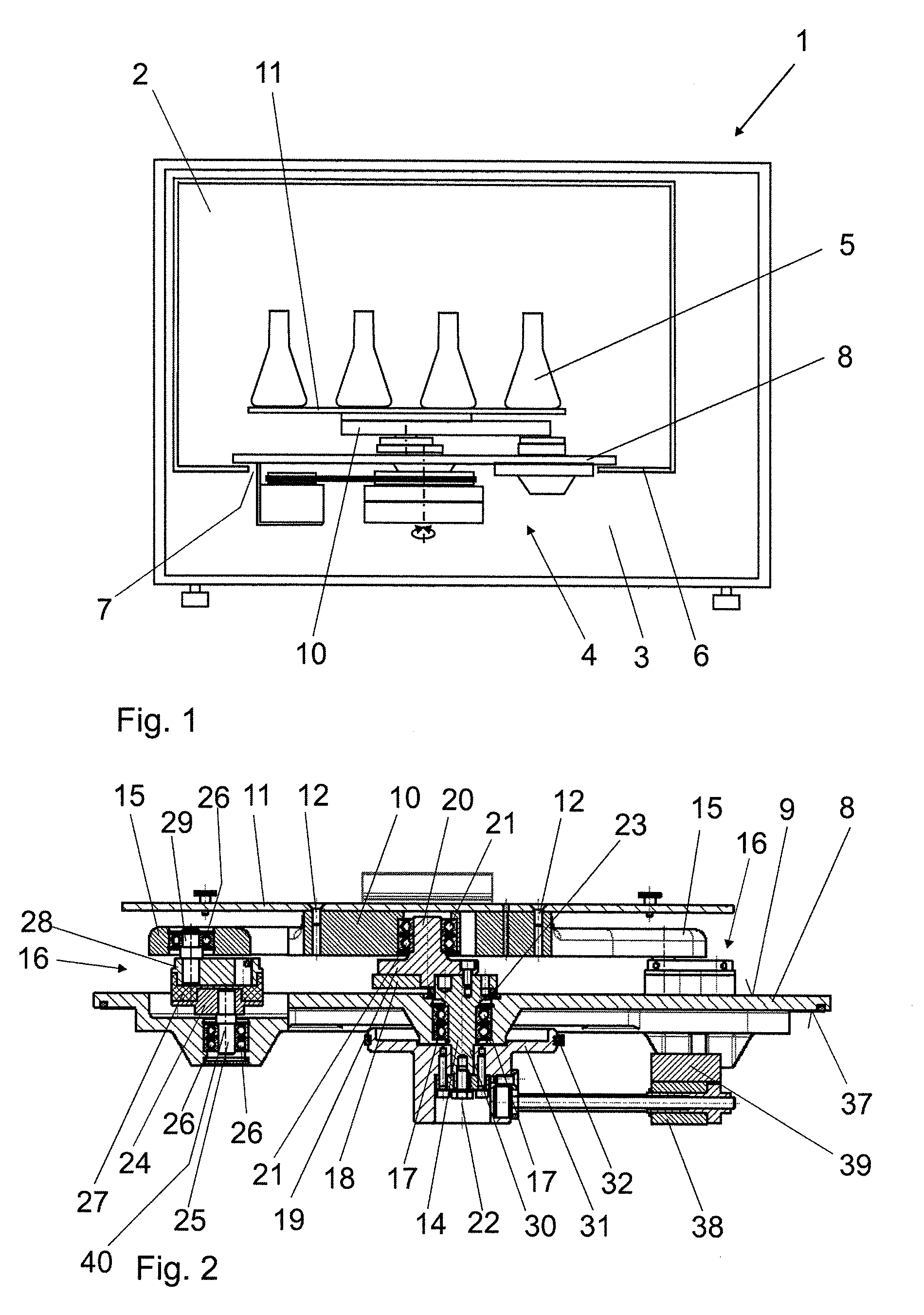 Incubator comprising a shaking device