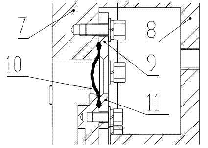 Push-type displacement feedback pneumatic deviation correction mechanism of vibrating platform used under centrifugal environment