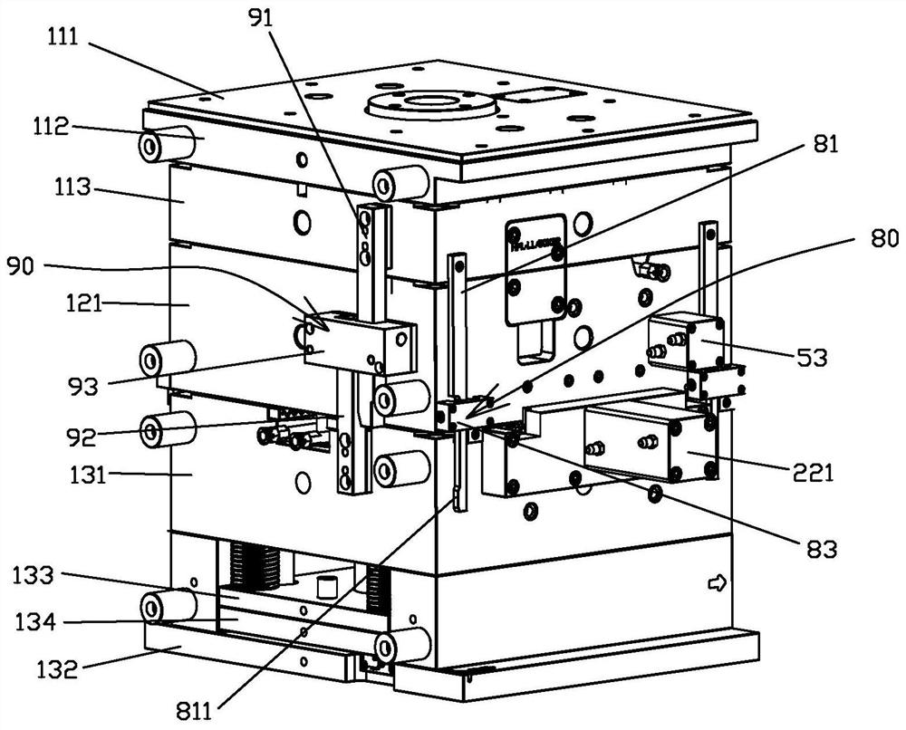 Injection mold for injection product with inclined handle and injection molding method