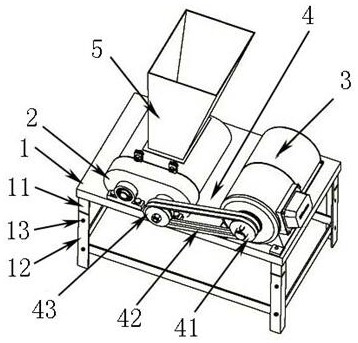 A tree segment shredder and tree segment crushing method used in the field