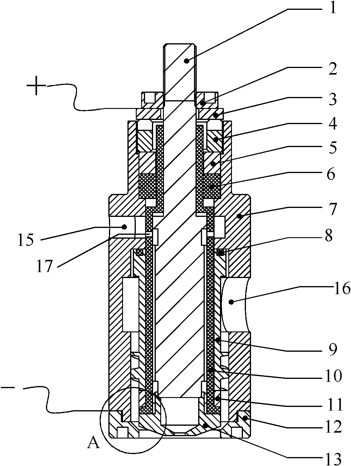 Head injector of low-thrust engine for electric discharge and ignition by utilizing nozzle clearance