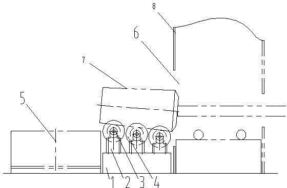 Inclined roller type heating furnace discharge device