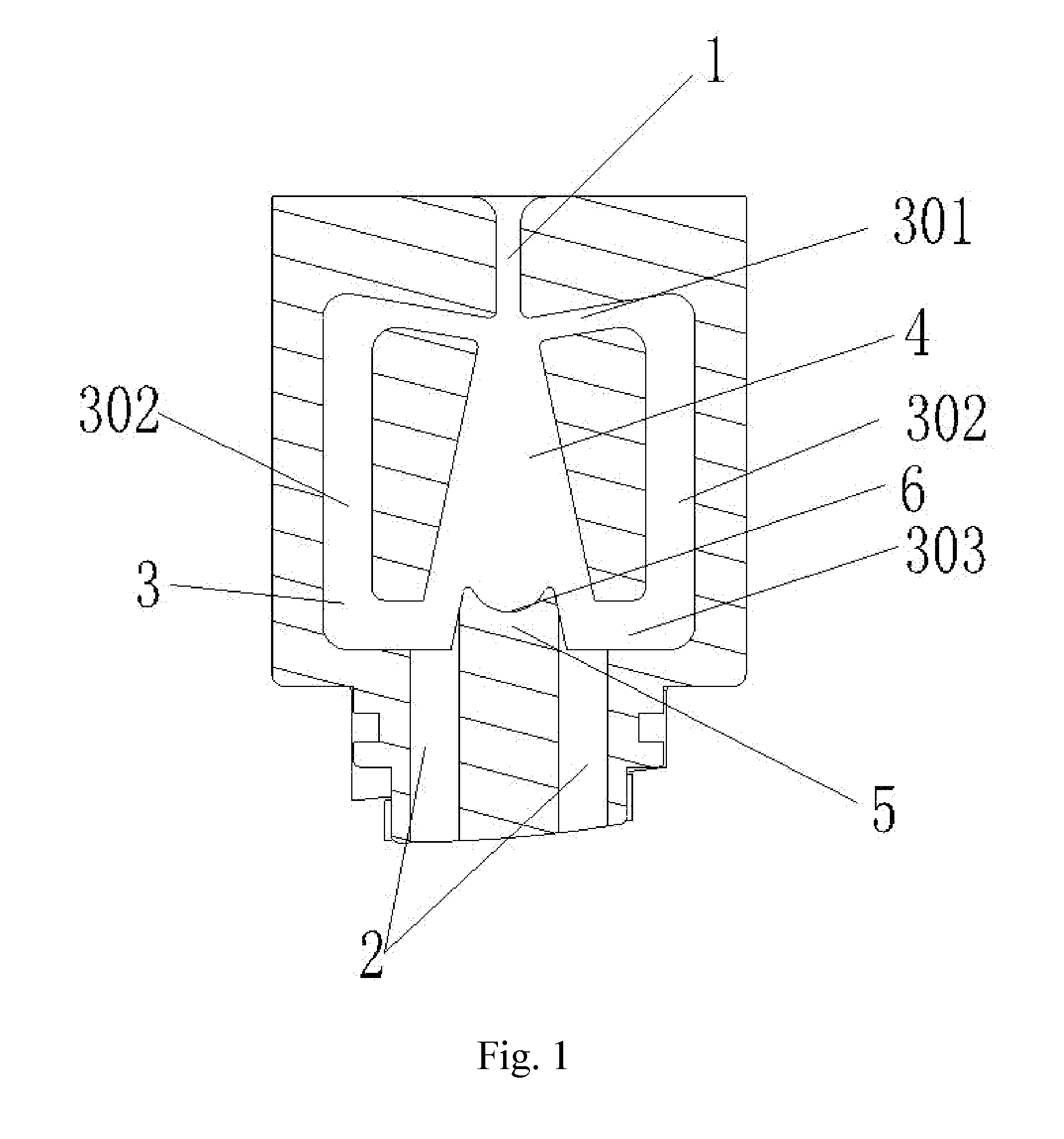 Water outlet valve core of a wall mounted shower head and water output device using the same