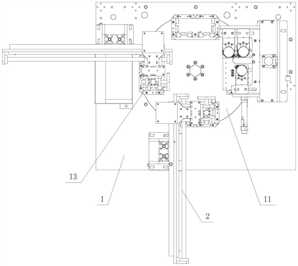 An automatic assembly device for garden lamp housings