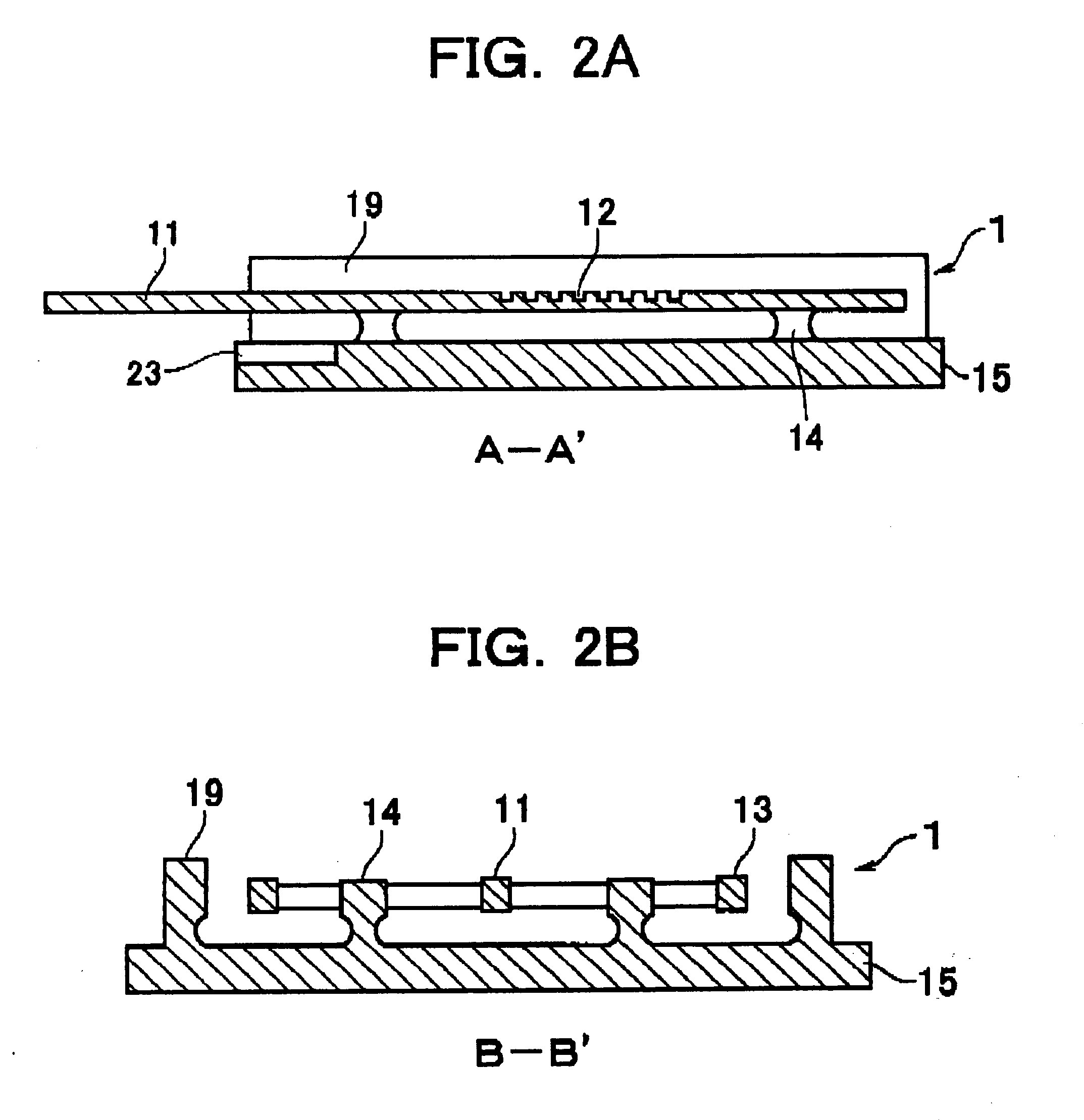 Scale member, method of producing the same and displacement measuring apparatus therewith