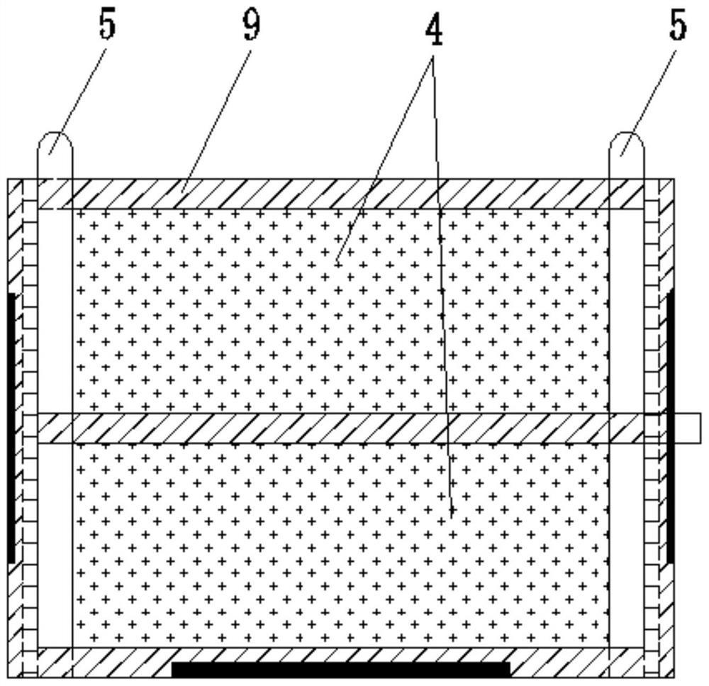 Sliding type sediment collecting device and sewage treatment equipment