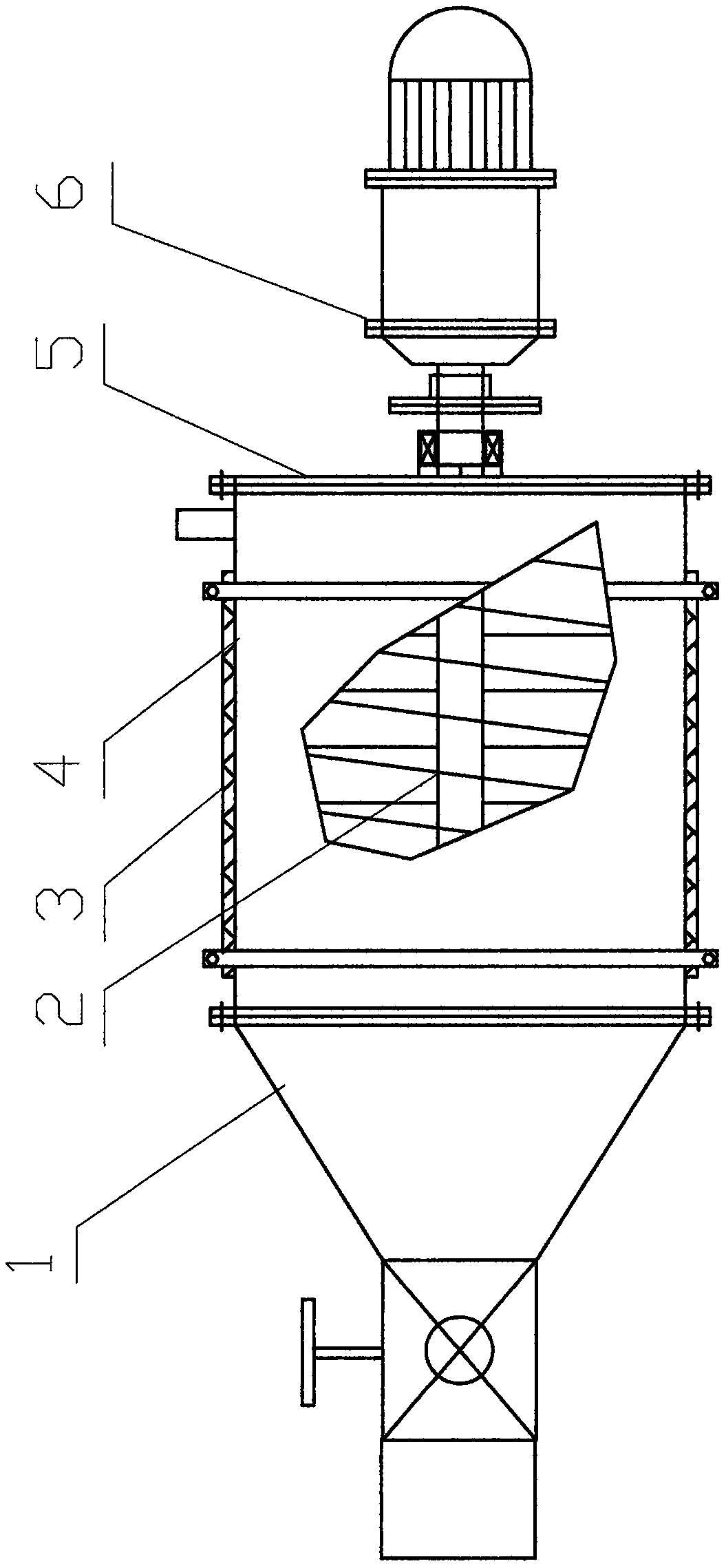 Dehydrator with strainer arranged on outer wall of cylinder, auger ...