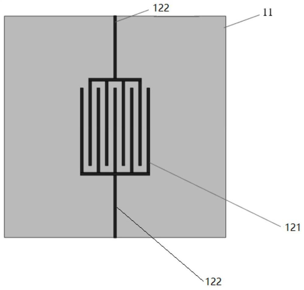 A medium insertion type capacitive pressure sensor and preparation method thereof