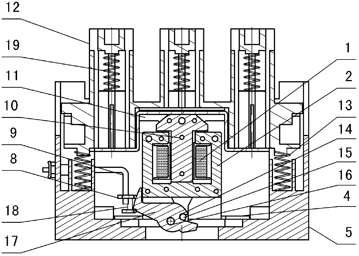 Central locked straight running alternating-current contactor