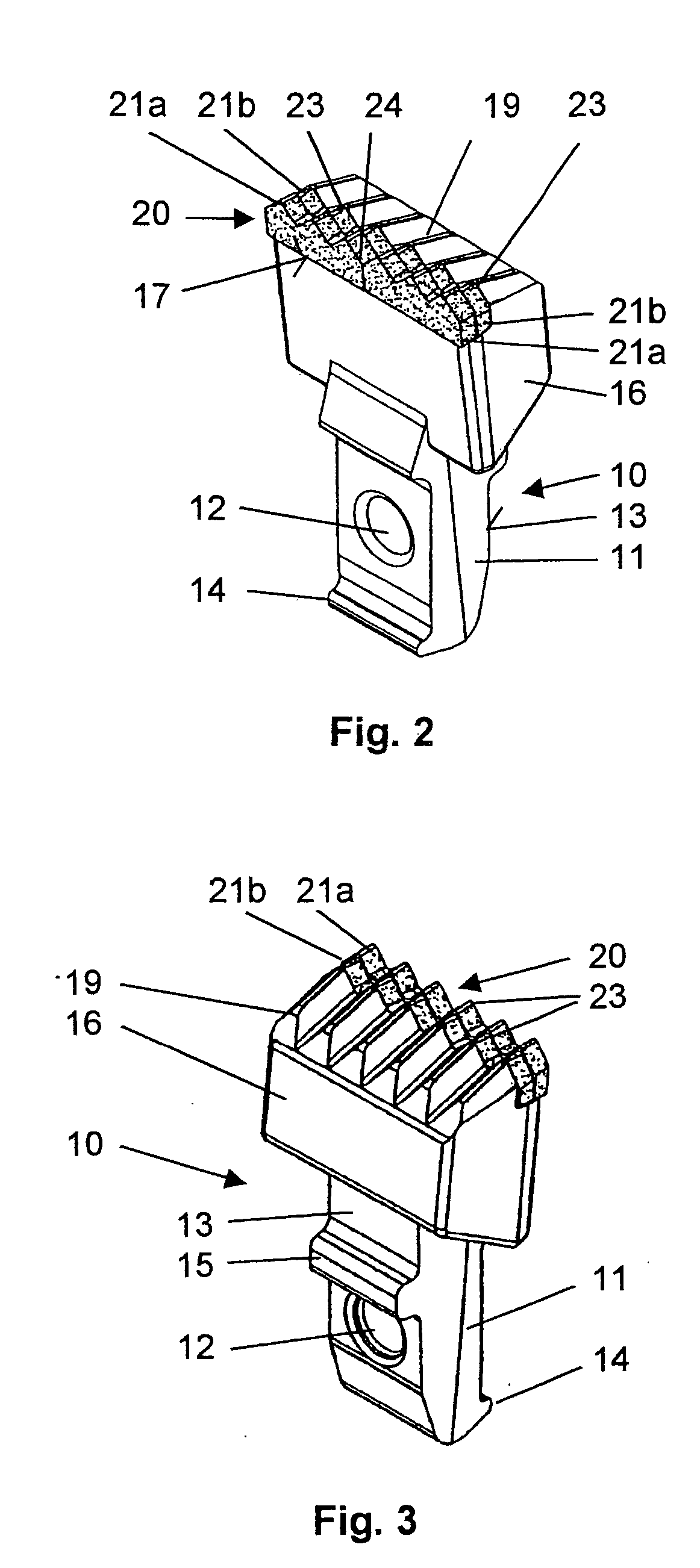 Striking tool for comminuting materials