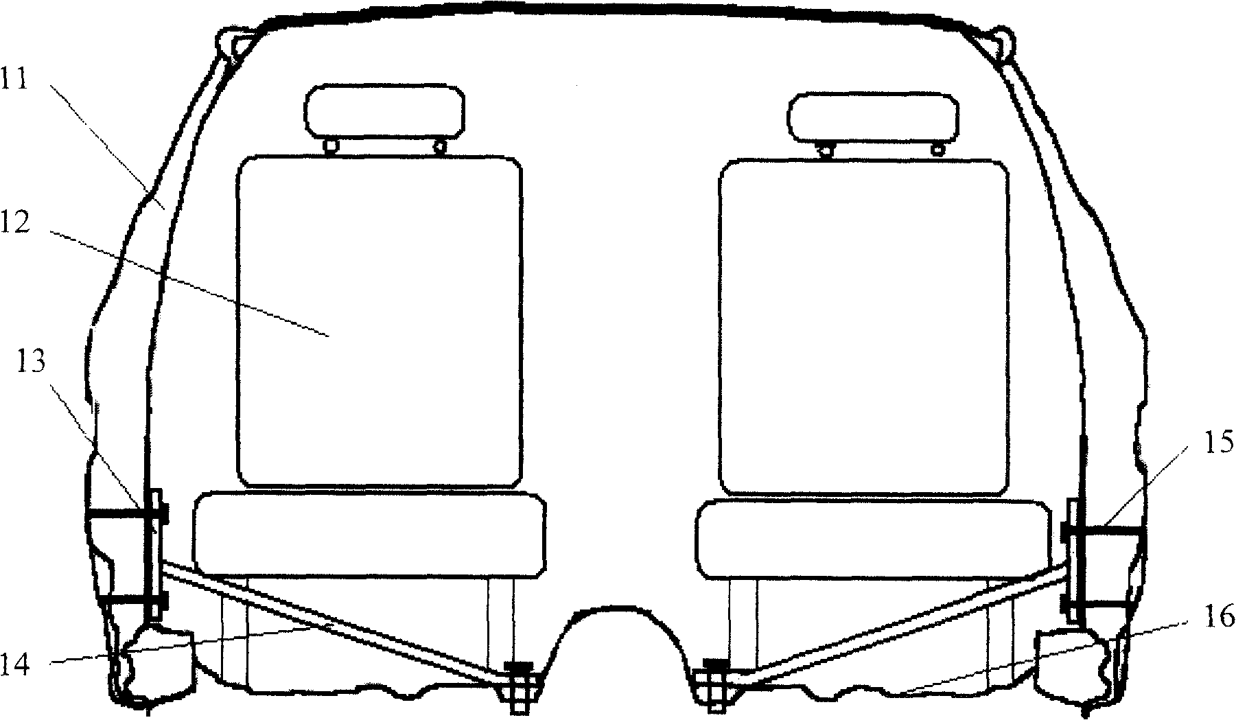 Tilting device of seat in manned vehicle for treating edge blow, and manned vehicle with tilting device