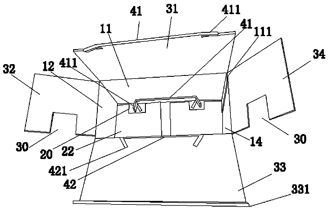 Self-buckling packing carton