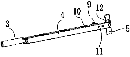 Deformable self-extruding horizontal mop