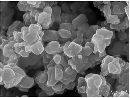 Method and device for preparing high-purity indium oxide powder by electrolysis