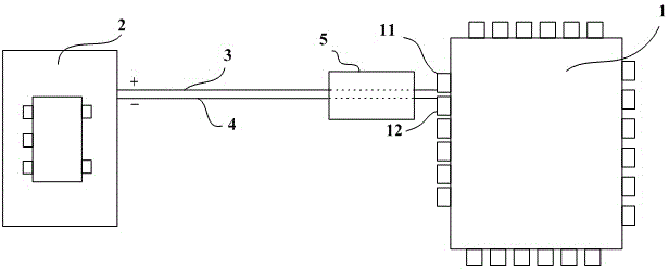 Circuit and method capable of lowering loop noise of active earphone