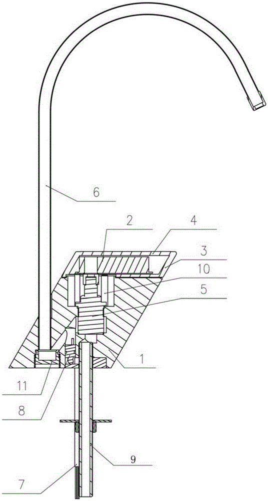 Faucet with automatic water quality detecting function