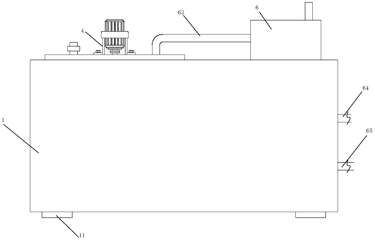 Plant essential oil extraction device