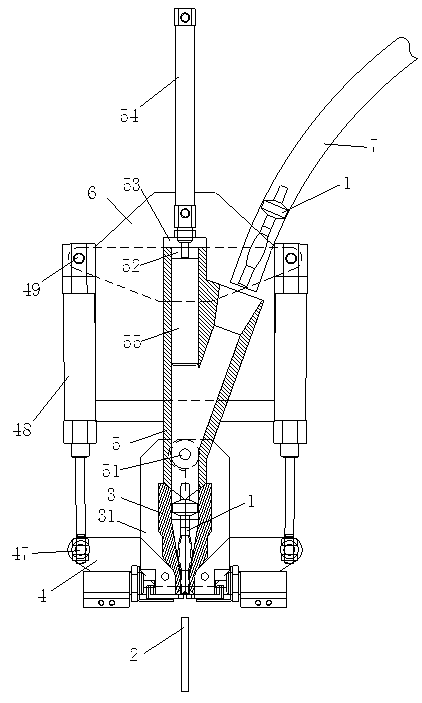 Automatic assembling device for blood backflow pipe and guide pipe of disposable infusion apparatus