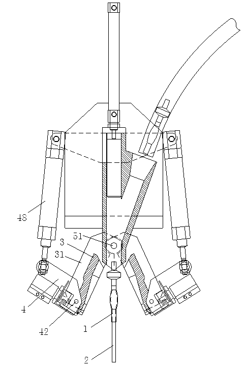 Automatic assembling device for blood backflow pipe and guide pipe of disposable infusion apparatus